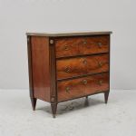 1526 1032 CHEST OF DRAWERS